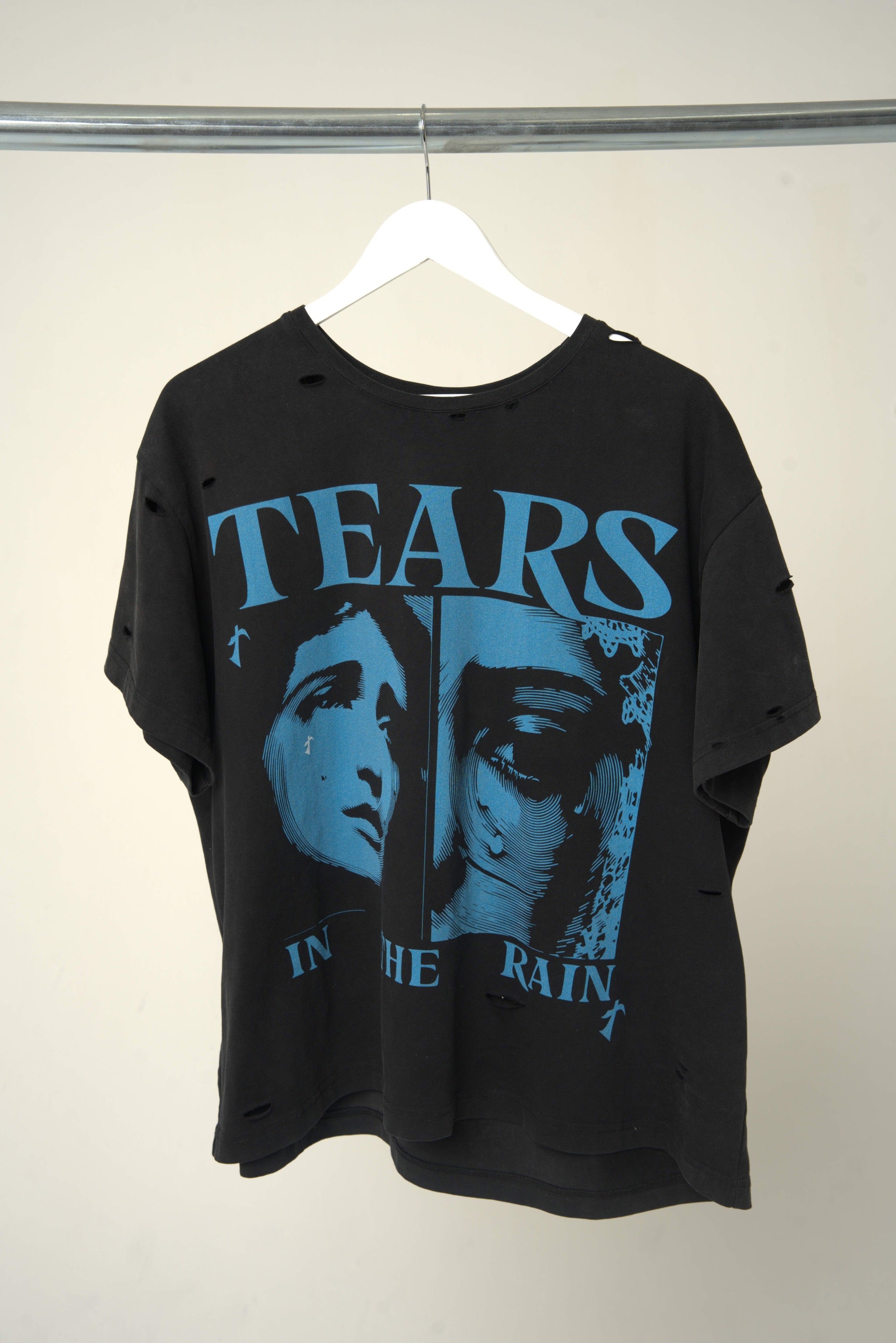 "TEARS IN THE RAIN" CROPPED DISTRESSED T-SHIRT